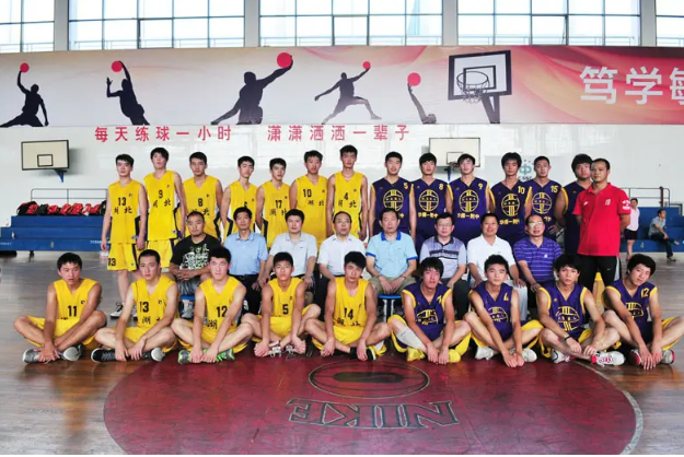 雲联体育华东师范大学双语学校与体育篮球友谊赛